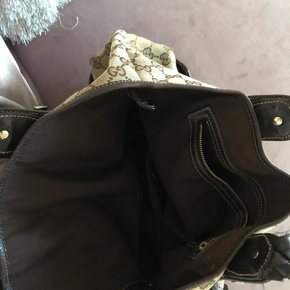 Gucci med size/shoulder bag- barely used - Picture 5 of 5